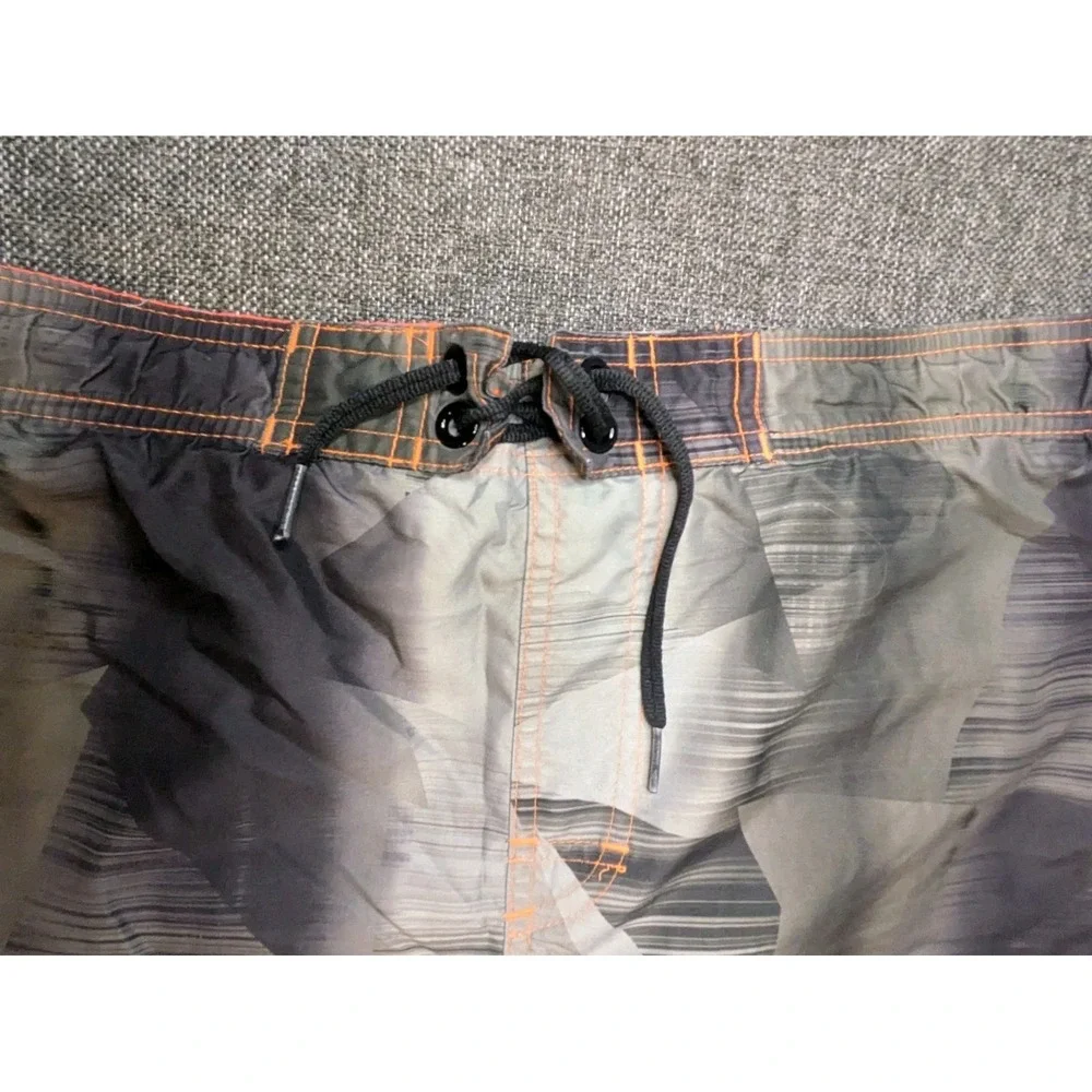 Nike Board Shorts Abstract Mesh lined Gray Striped Outdoor Mens XL Trunks